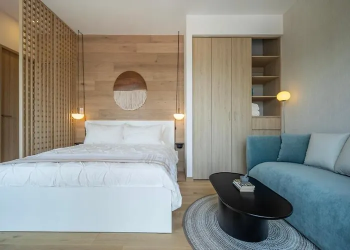 Apartment Upscale 2br 2ba, Ac, Balcony, Gym, Pool & Skydeck *