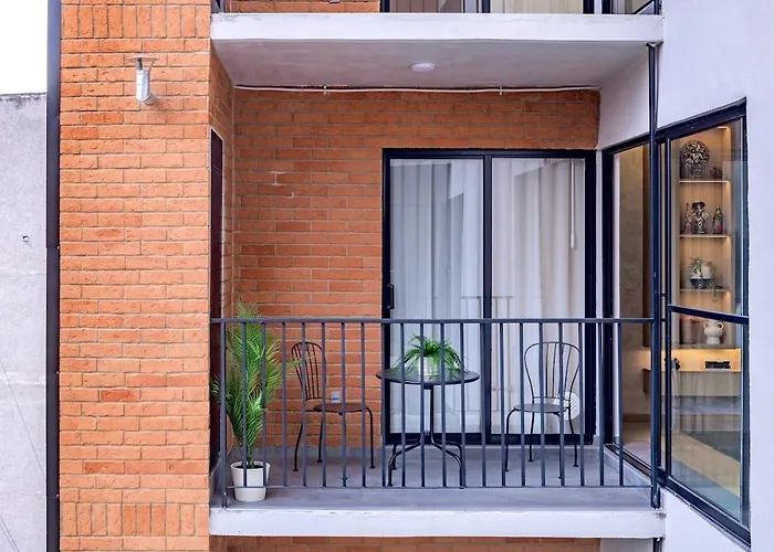 Upscale 2br 2ba, Ac, Balcony, Gym, Pool & Skydeck