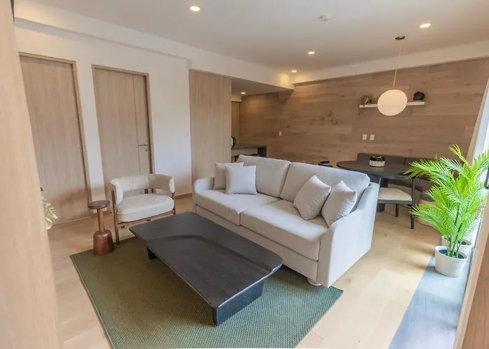 Upscale 2br 2ba, Ac, Balcony, Gym, Pool & Skydeck Apartment *