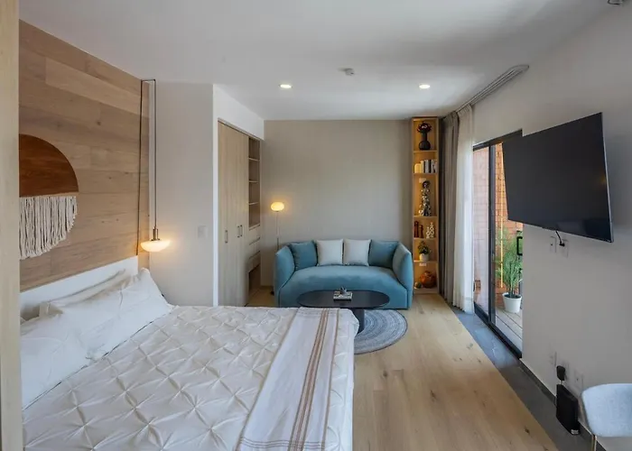 Apartment Upscale 2br 2ba, Ac, Balcony, Gym, Pool & Skydeck *