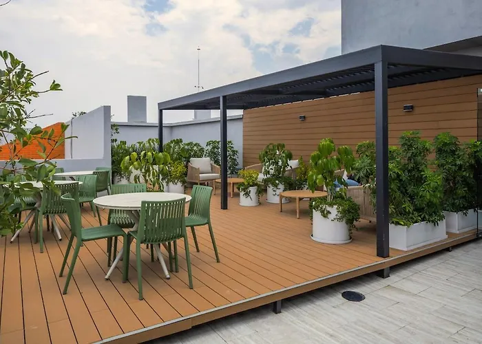 Upscale 2br 2ba, Ac, Balcony, Gym, Pool & Skydeck