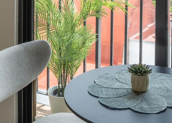 Apartment Upscale 2br 2ba, Ac, Balcony, Gym, Pool & Skydeck
