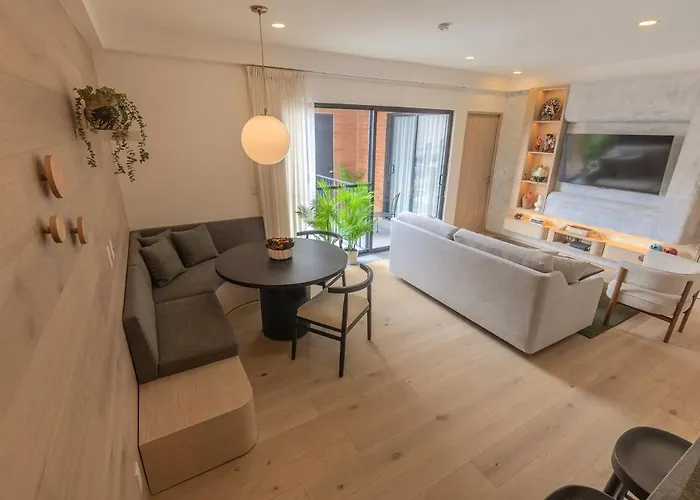 Upscale 2br 2ba, Ac, Balcony, Gym, Pool & Skydeck Apartment Mexiko-Stadt